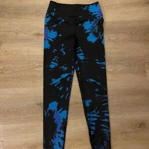 Black and blue tie dye leggings